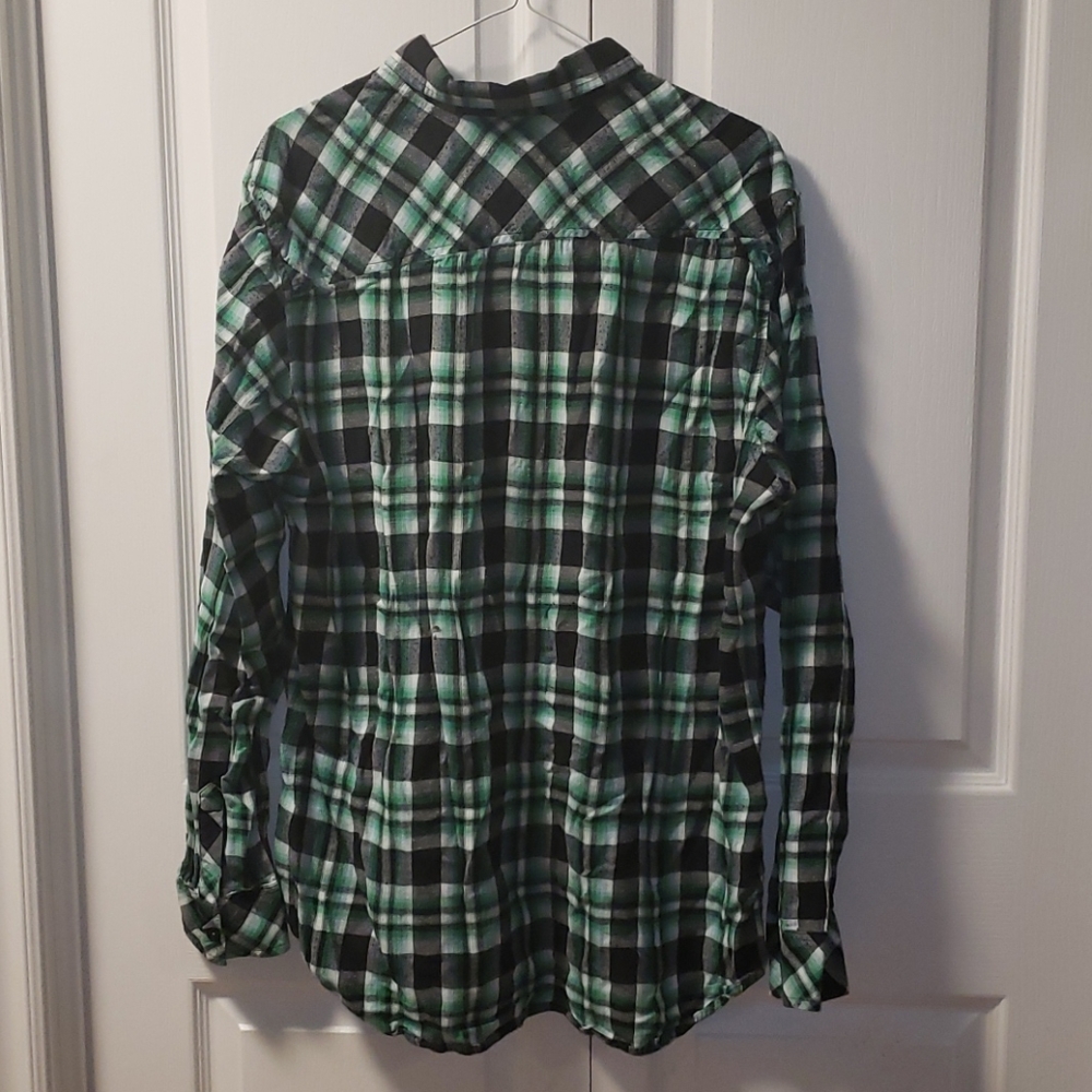 2/$15🦇 Quicksilver button down - Picture 3 of 4